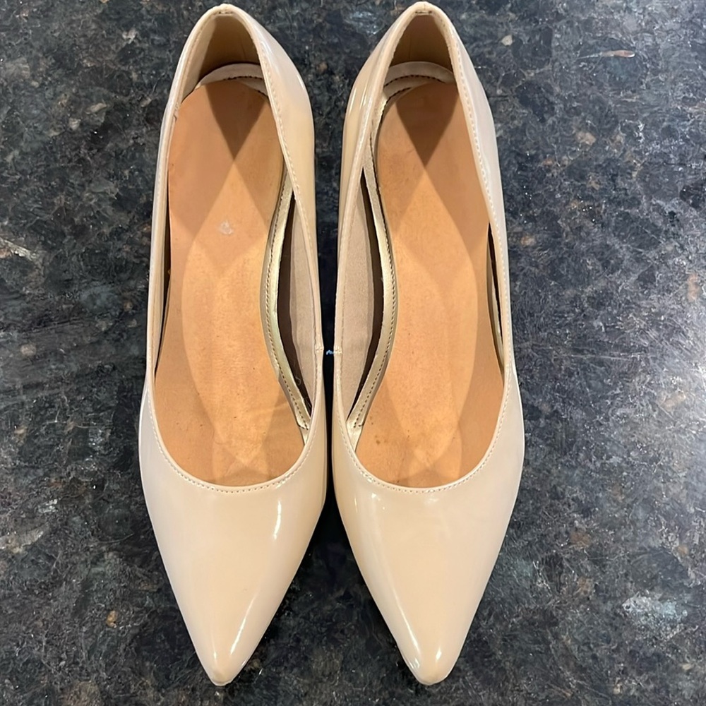 EUC pumps ladies sz 8